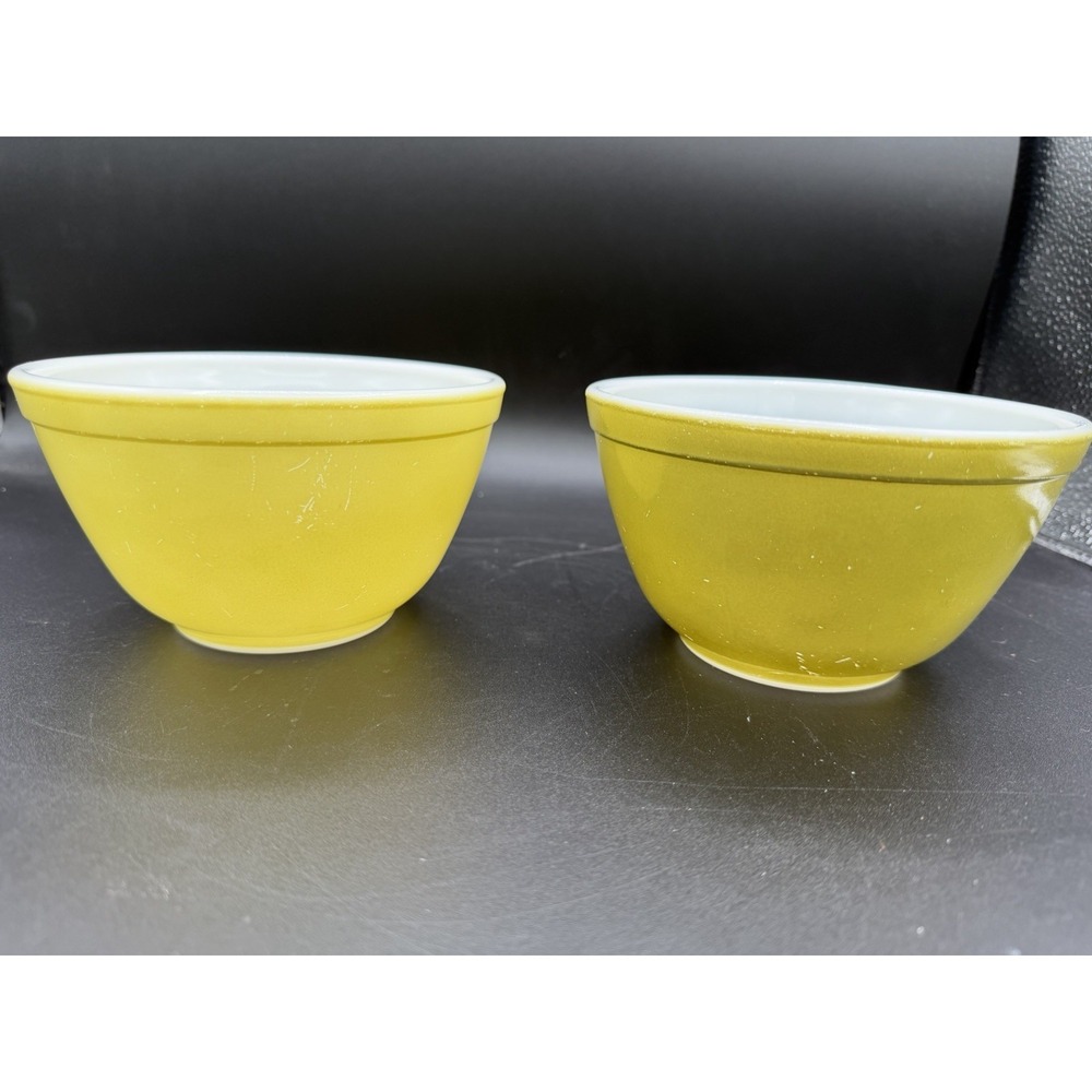 💛💚  Vintage Pyrex 1.5 Pint Bowls - Set of 2 - Yellow & Green 💚💛